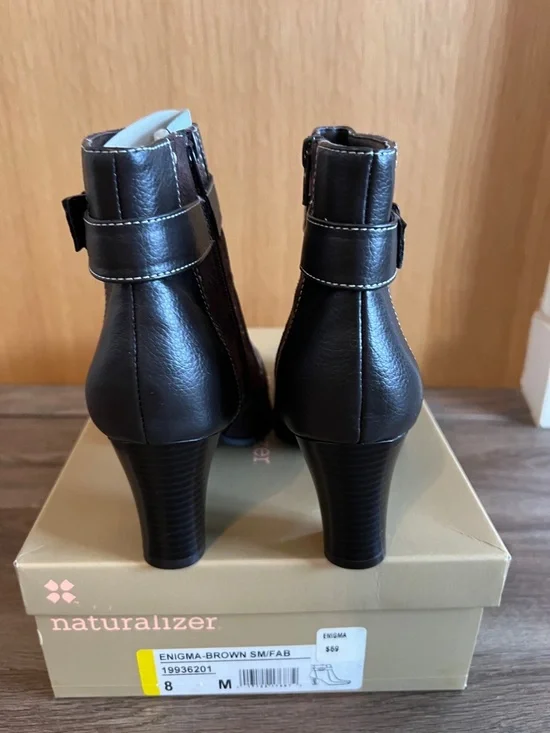 NWT Women Naturalizer Enigma Ankle Booties - Dark Brown - Size 8 - Picture 6 of 7